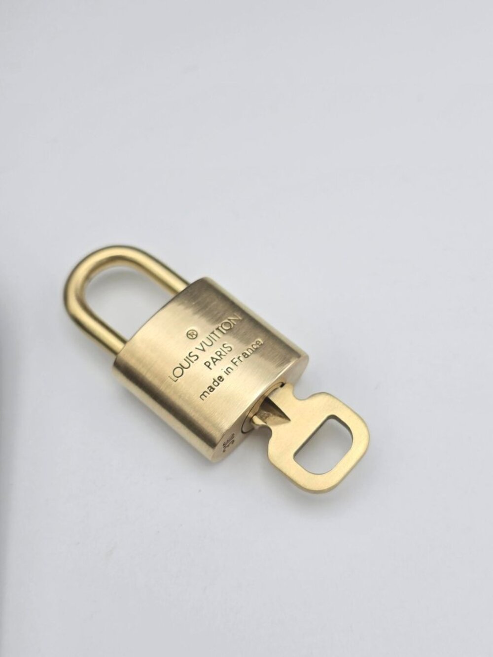 Authentic Louis Vuitton Brown Luggage Tag & Gold Padlock with Key-Made in France - Picture 6 of 14